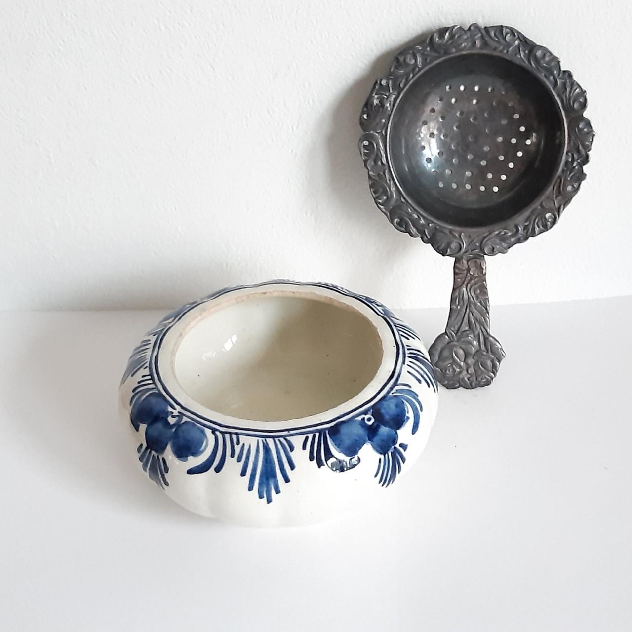 Theezeefje Insulinde Groningen koffie-thee met Delfts blauw opvangbakje