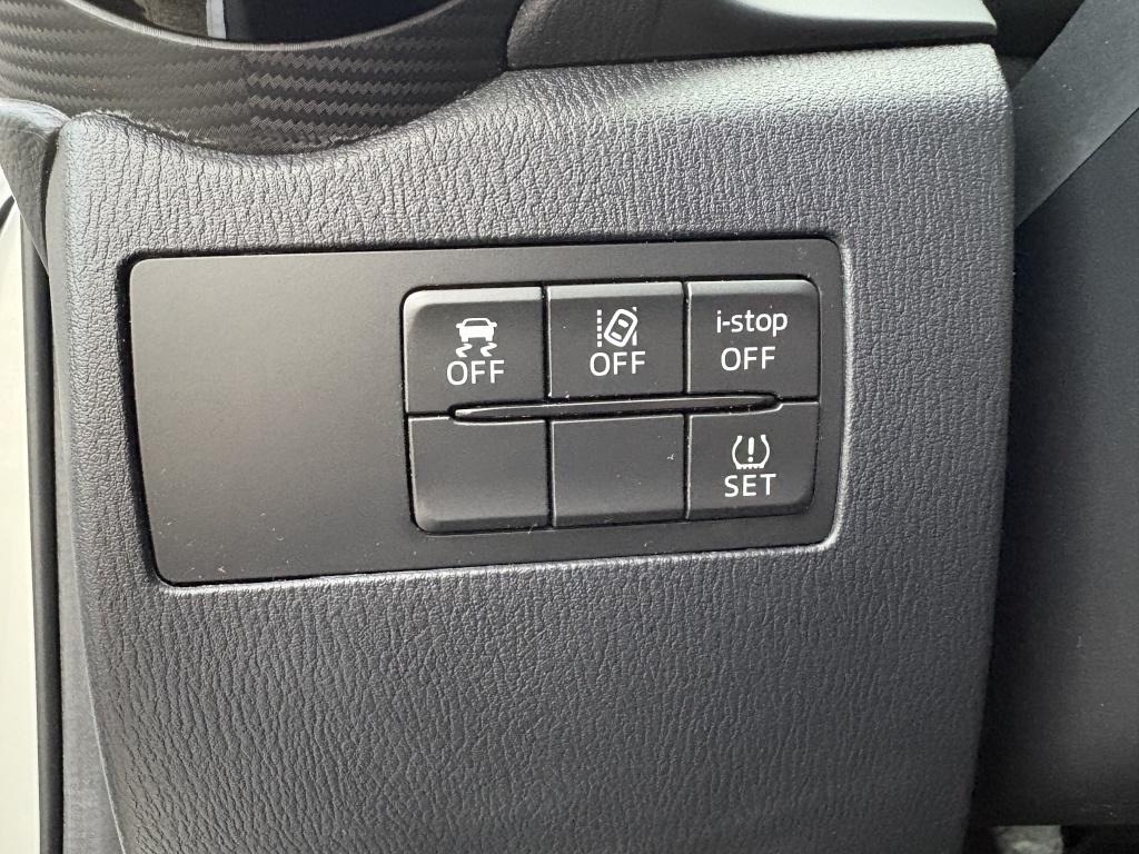 Mazda 2 1.5 skyactiv-g gt-m keyless entry headup display