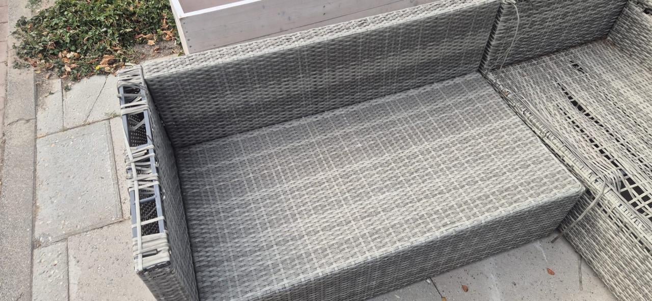 Gratis Tuinbanken met kussens, parasol