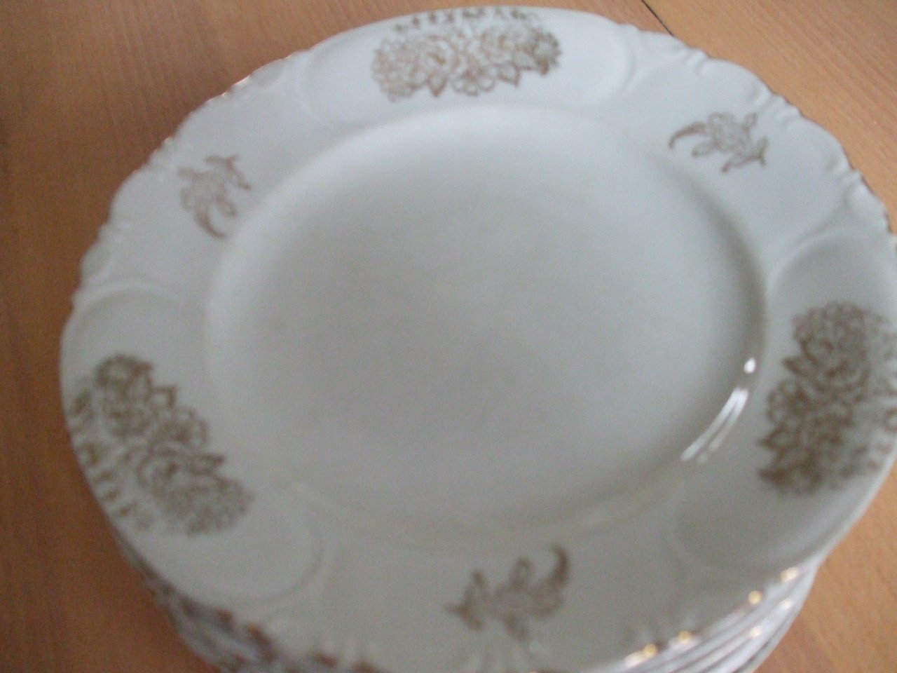Te koop gedeelte van een goed servies.(z.g.a.n.).