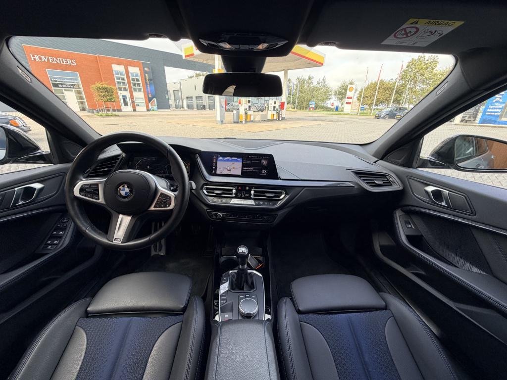 BMW 1 Serie 118i m-sport | carplay | parkeer sensoren | dab | cruise contro