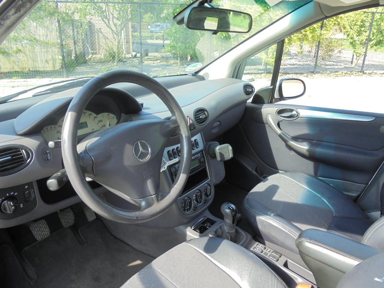 A 190 lang 92 Kw ( 125 Pk )Apk en 141.840 kilometer met N.A.P nette auto