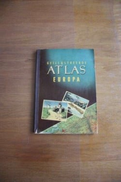 Geïllustreerde Atlas Europa €.10,00 Met 20 pagina’s kaarten 1954 Blz