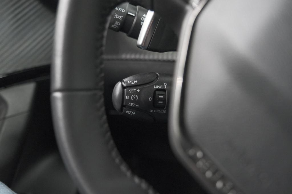 Peugeot 2008 puretech 130 eat8 allure pack | camera | apple carplay | parke