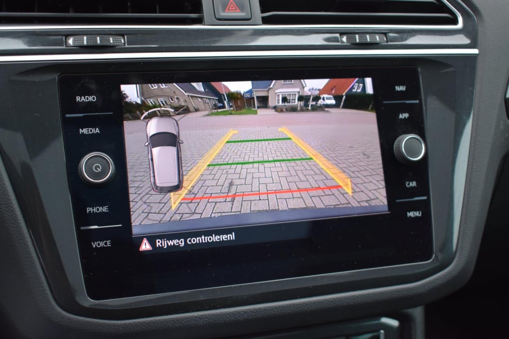 Volkswagen Tiguan 1.5 tsi act r-line | leder | pano | camera | virtual cock