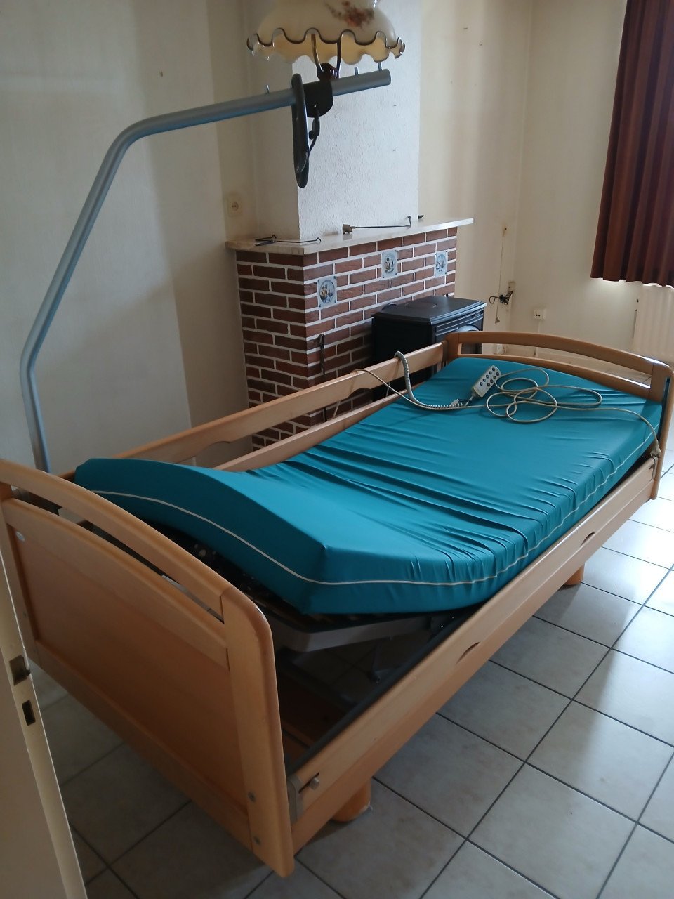 Elektrisch hoog/laag bed incl matras