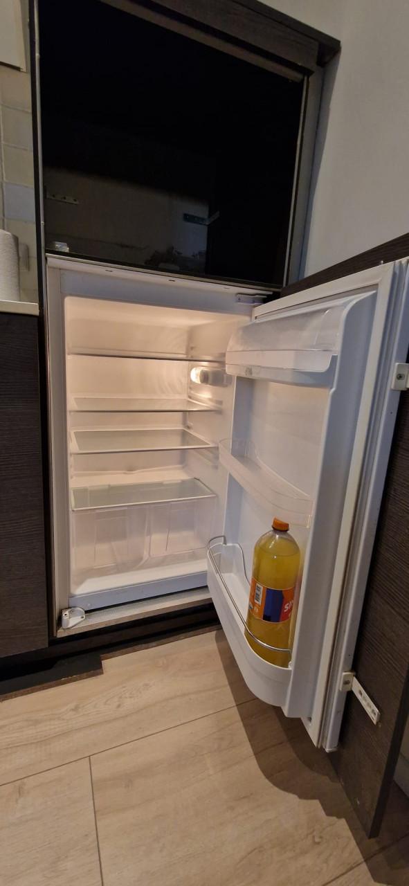 Keuken incl. koelkast, vaatwasser, gasfornuis, afzuigkap en kraan.