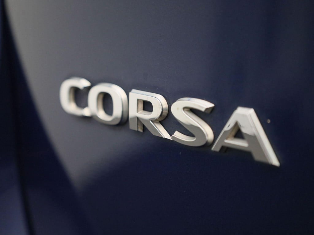 Opel Corsa 1.2 gs line | automaat | parkeer sensoren | navigatie | apple ca