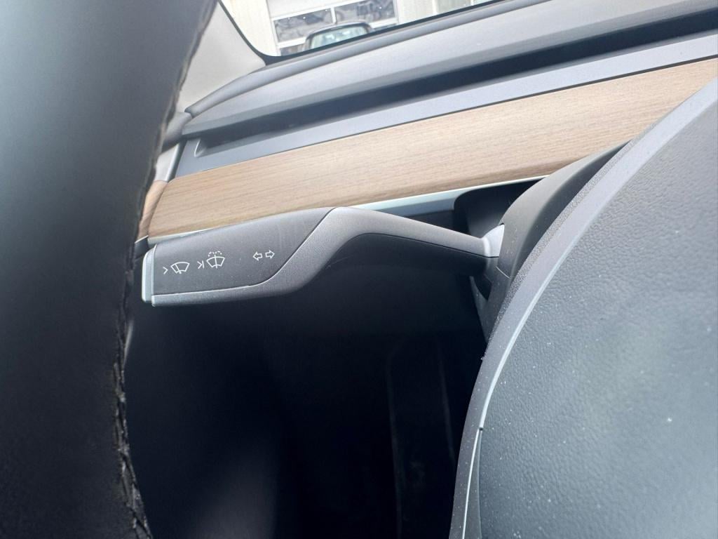 Tesla Model Y long range awd 75 kwh