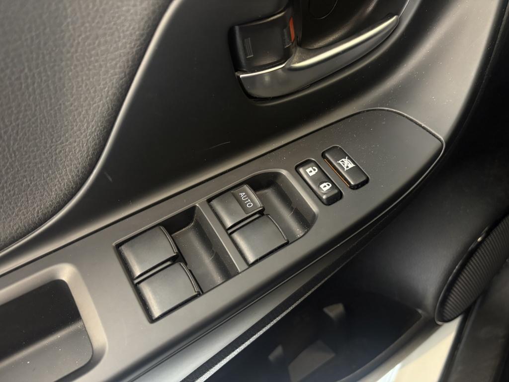 Toyota Yaris 1.5 hybrid bi-tone