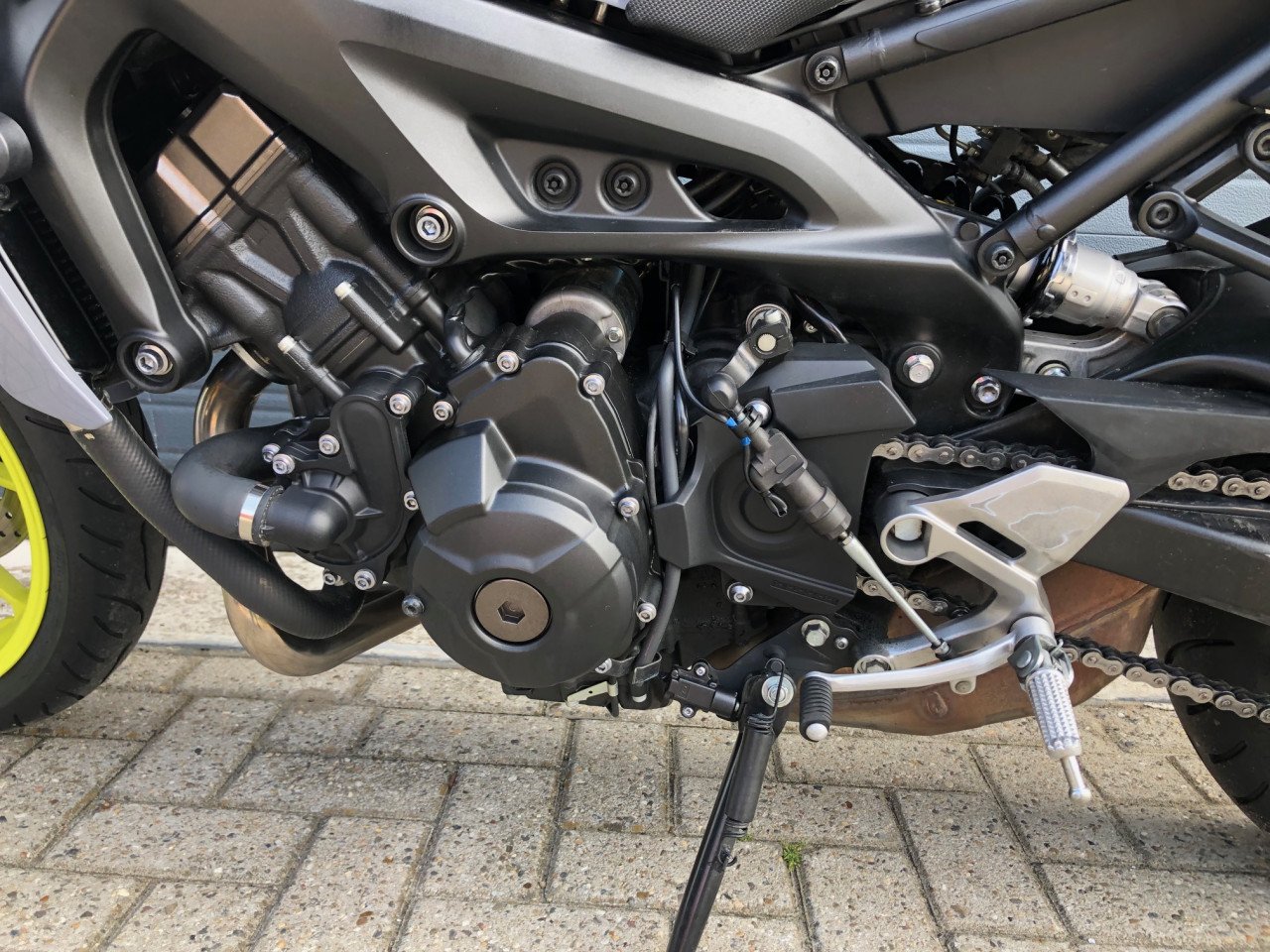 Puntgave Yamaha MT09 uit 2017 met 31dkm, diverse extra's, rijklaar €7350,-