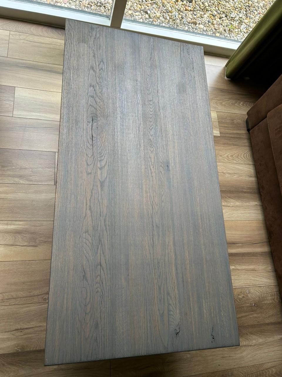 Massief houten eettafel en salontafel in zeer goede staat