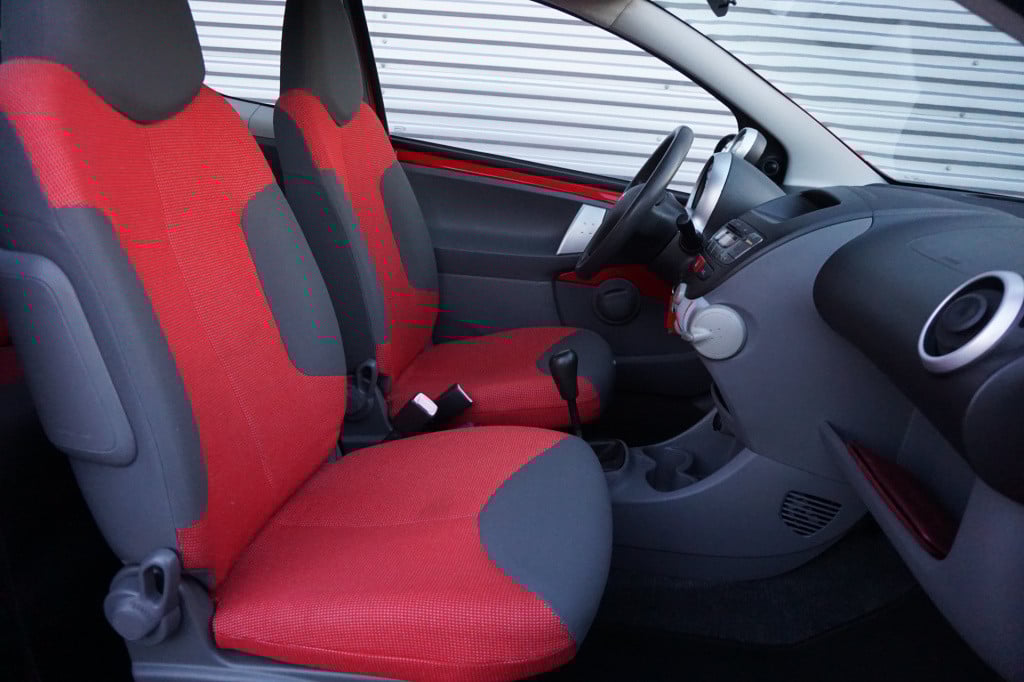 Peugeot 107 1.0-12v xs urban move airco / elektr. ramen / lm velgen / nap -