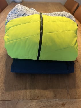Skijas + skibroek maat 176