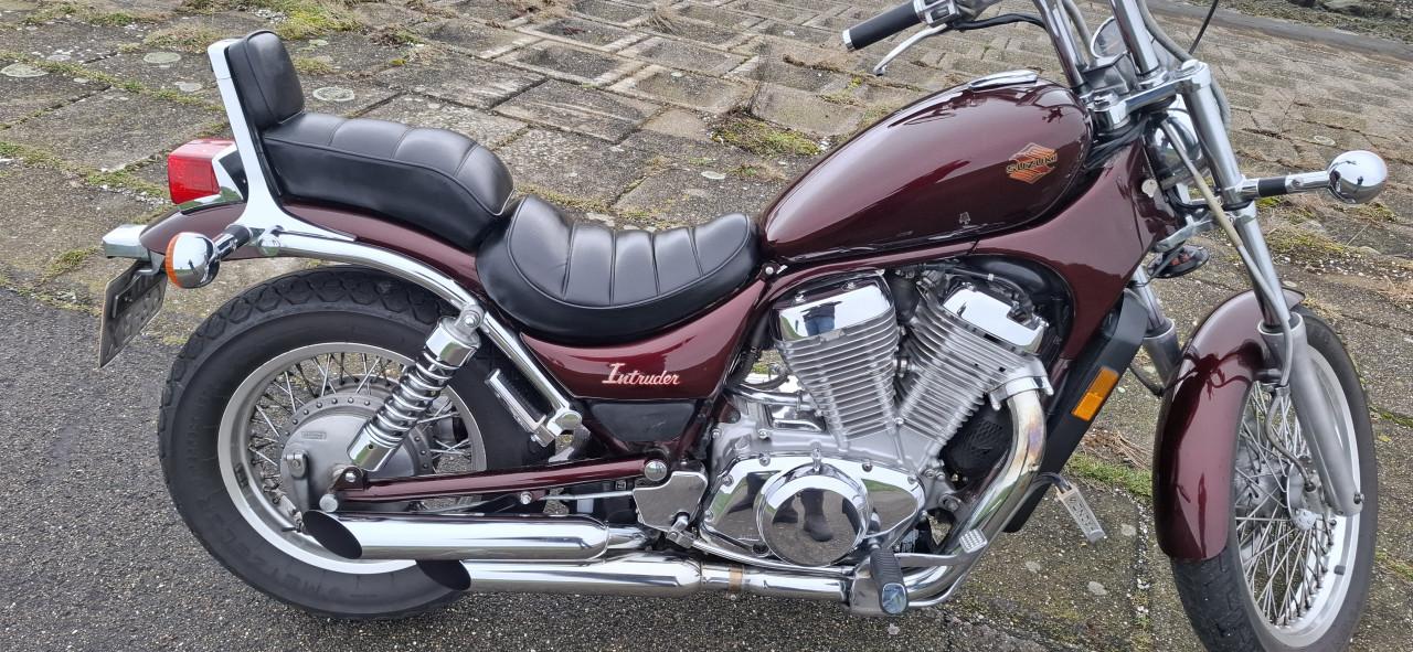 Suzuki intruder vs750