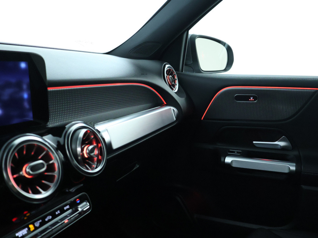 Mercedes-Benz Glb 180 business solution luxury | trekhaak | sfeerverlichtin