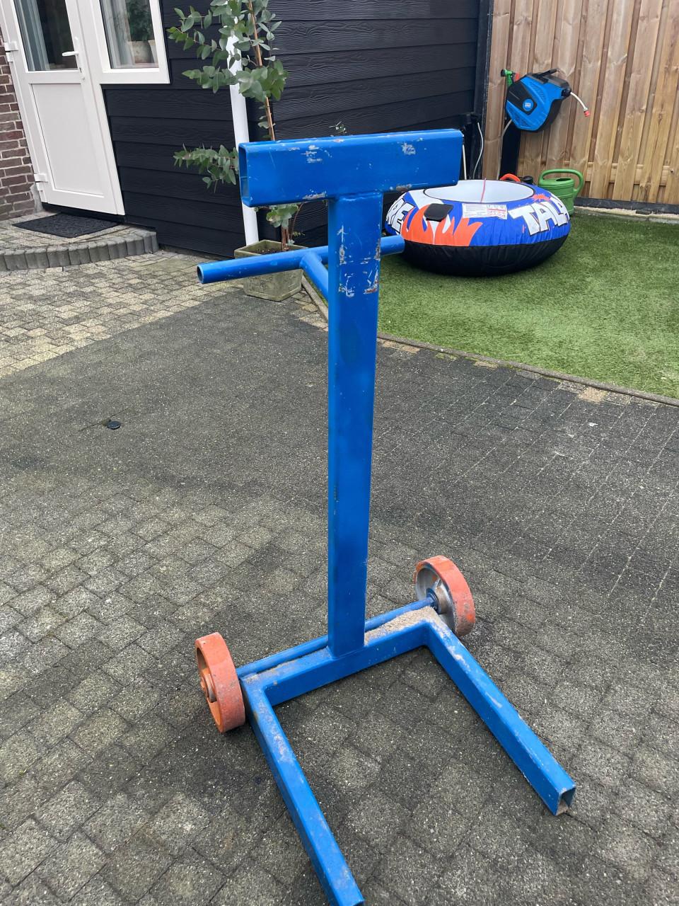 Buiten boord motor steun