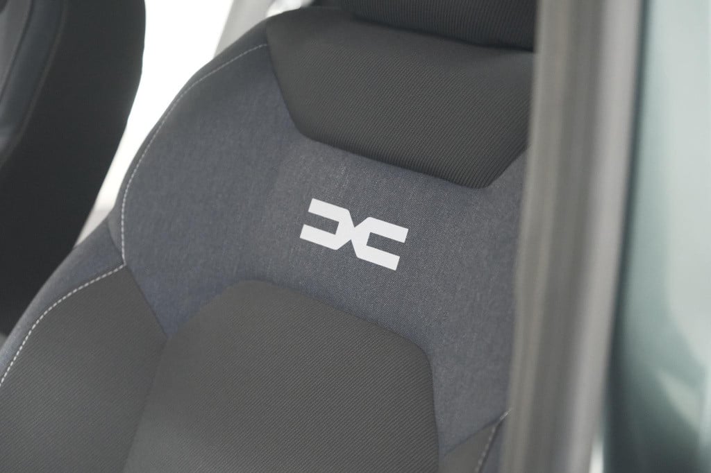 Dacia Duster mild hybrid 130 expression | camera | stoelverwarming | apple 