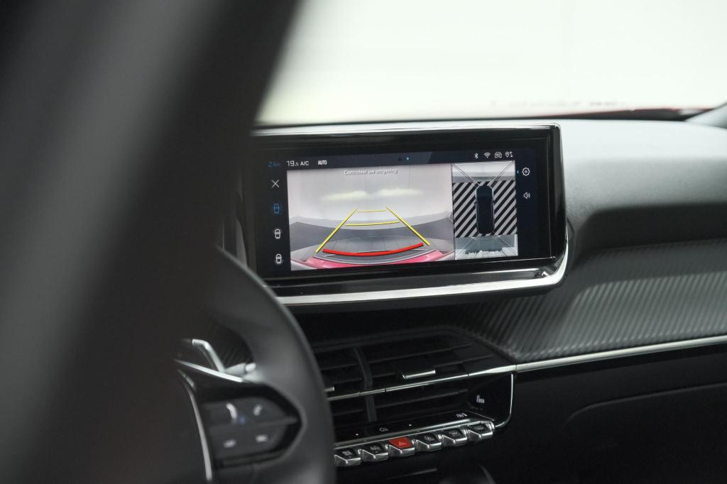 Peugeot 2008 puretech 130 eat8 allure | 360 camera | allseason banden | ada