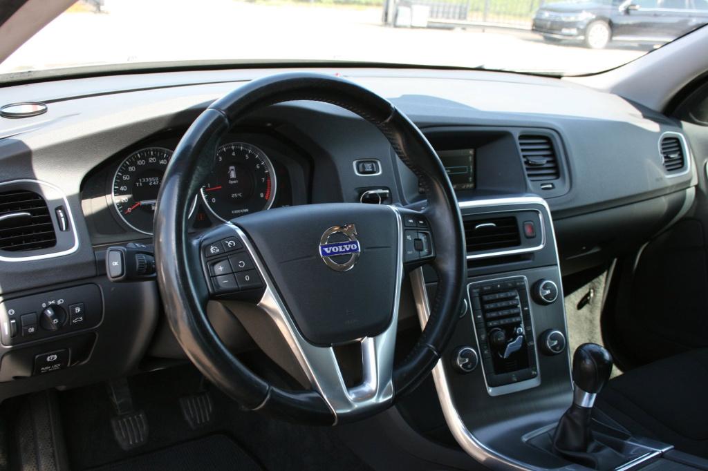 Volvo V60 1.6 t3 momentum / afn. trekhaak / cruise / pdc / stoelv.