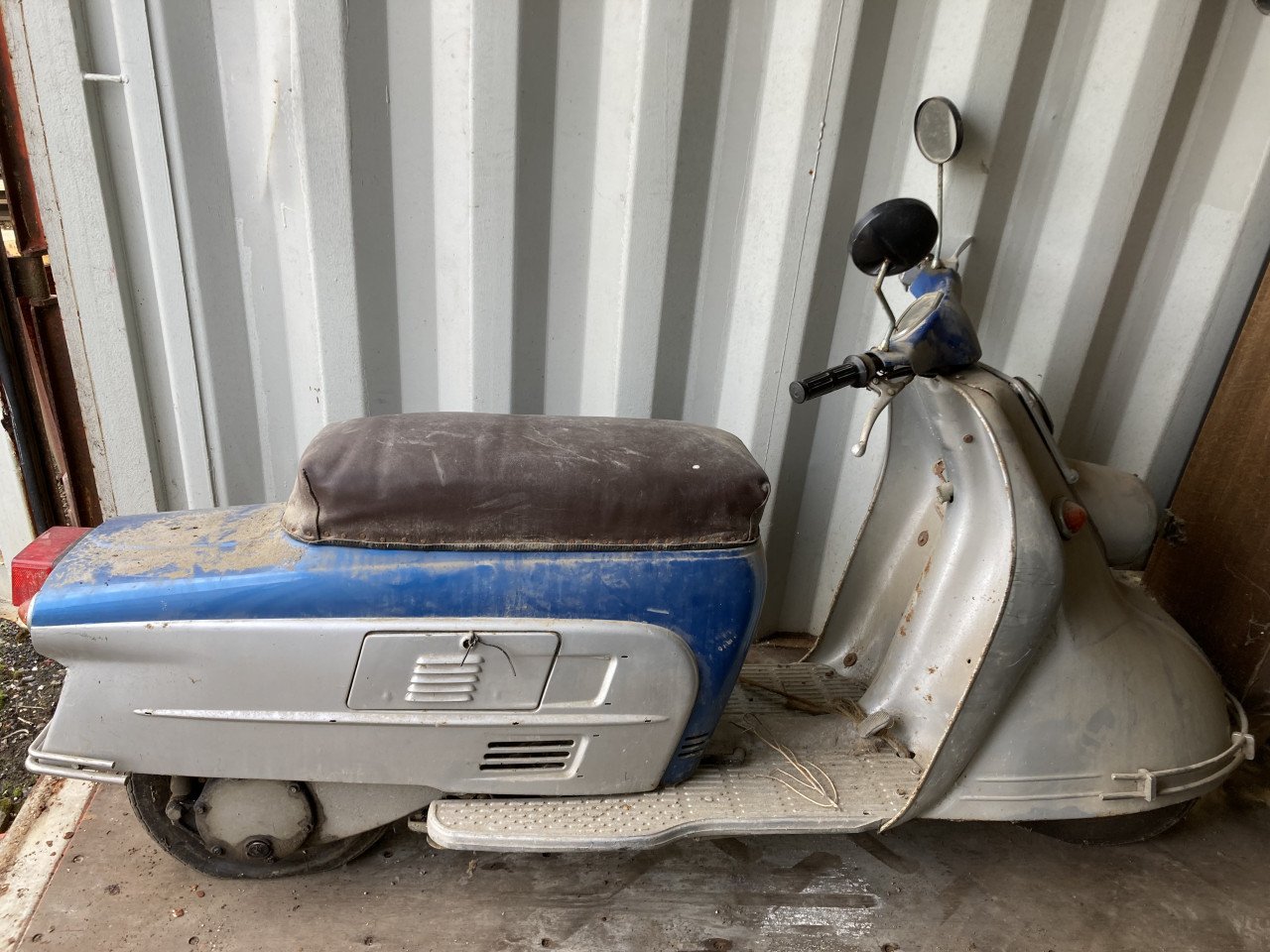 Motor scooter