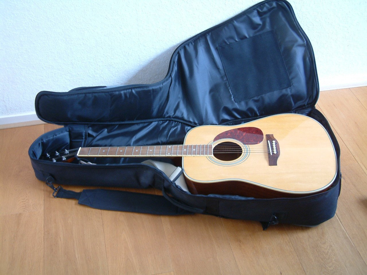 Western Vanderson gitaar met goede rugtas  zo goed als nieuw gitaar