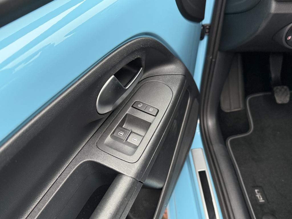 Volkswagen UP! 1.0 active 65pk | cruise | camera