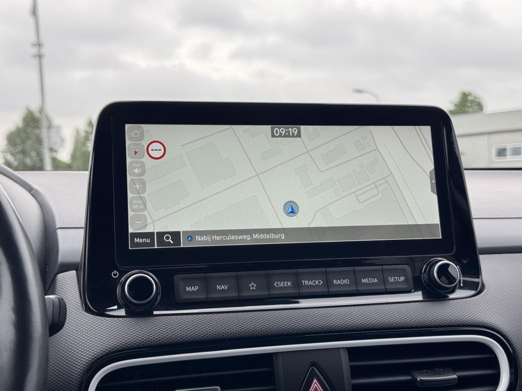 Hyundai Kona 1.6 gdi hev premium | trekhaak | head up-display | leder | sto