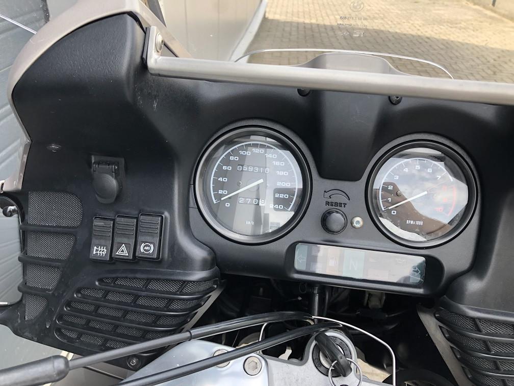 In nieuwstaat zijnde BMW R1100RT uit 2001 met slechts 59dkm, €1995,-