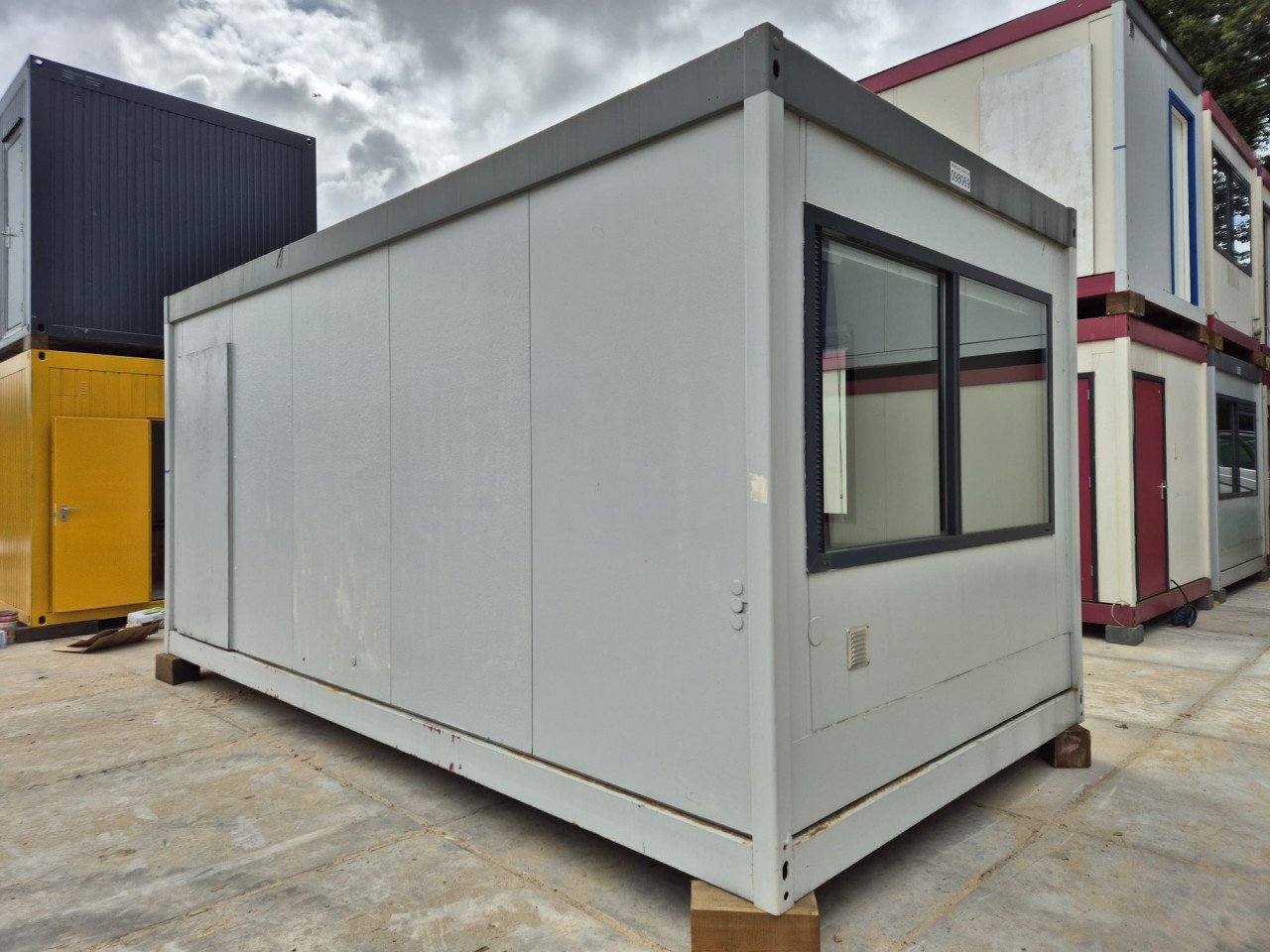 6x3m kantoorunit / woonunit / schaftkeet / bouwkeet