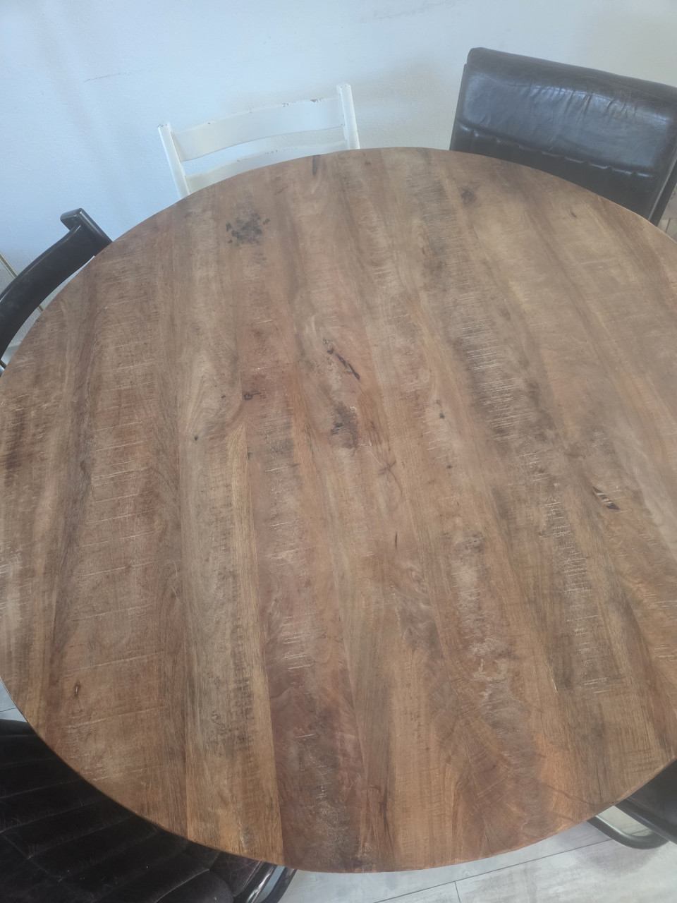 Mangohouten eettafel + 4 echt lederen stoelen