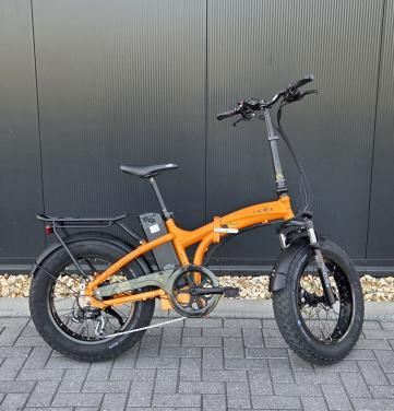 Zeer nette Lacros Mustang Orange inclusief 2x 561.6Wh accu.