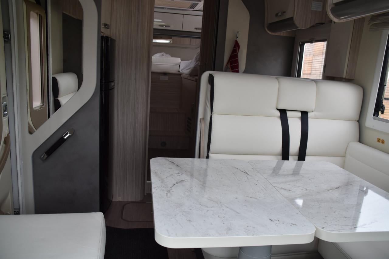 Te Koop: Mooi luxe half-integraal Camper Elnagh T-Loft 530