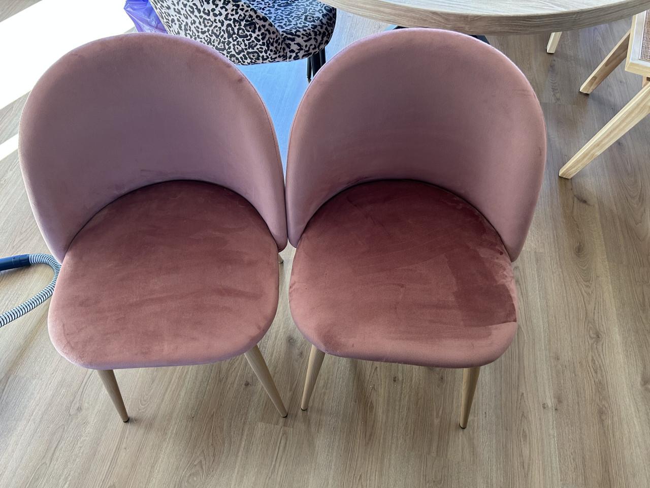 Roze stoelen