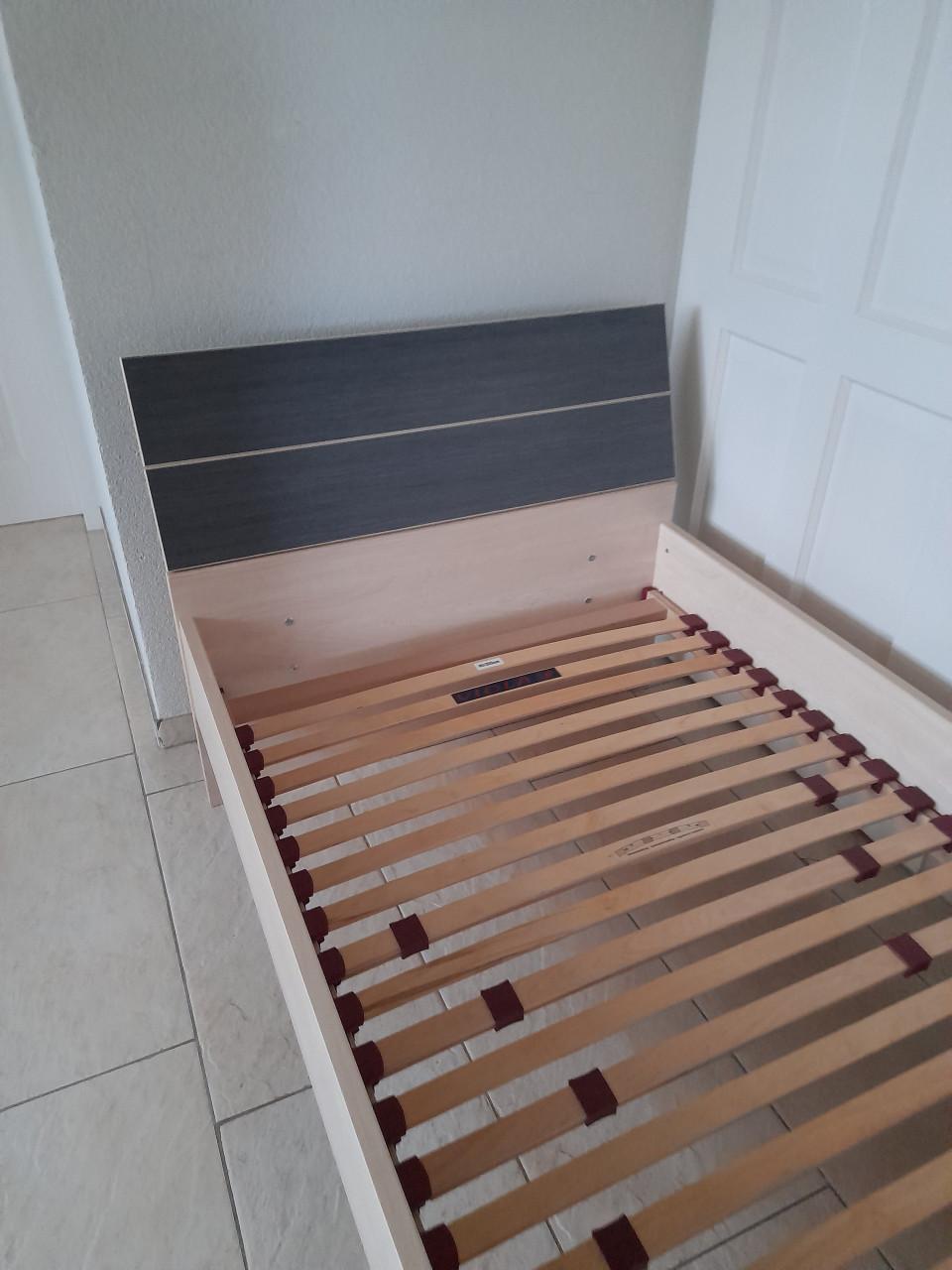 1 Persoons bed 90 x 200 (in goede staat )