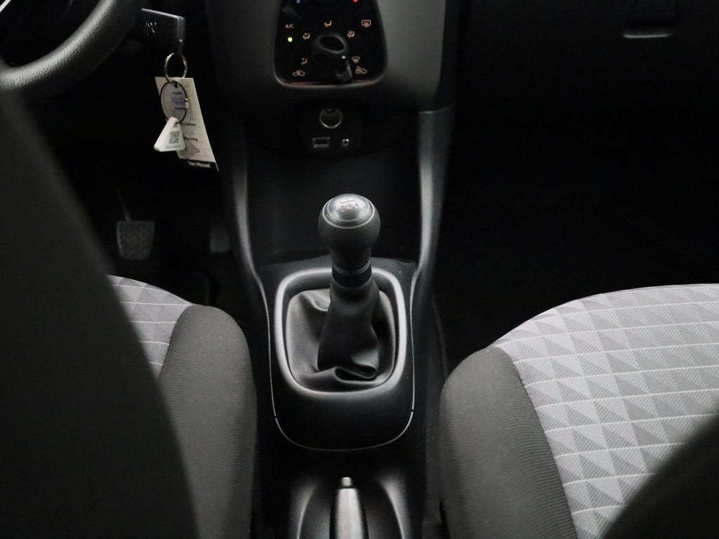 Peugeot 108 1.0 e-vti active | airco | bluetooth | lage km stand