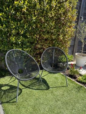 2 st. zwarte draadstoeltjes