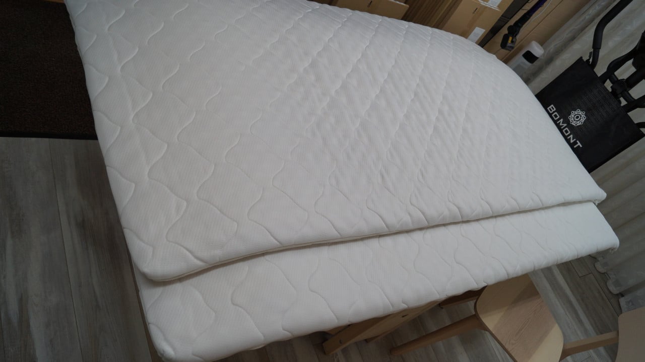 Twee Leen Bakker toppers 90 x 200 cm en 6 cm dik.