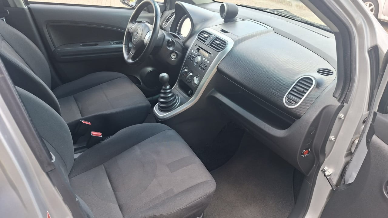 Opel AGILA 1.2 Enjoy 5deurs bj:2009 airco 64.000km nap !!!