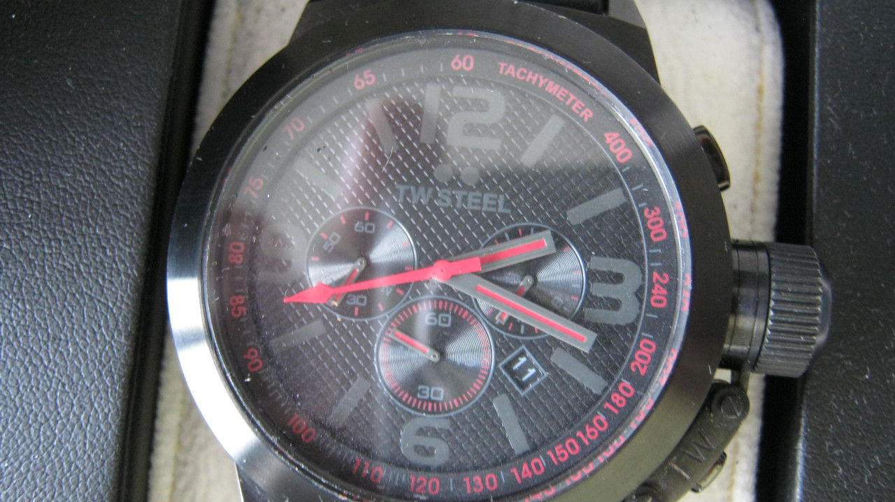 NIEUW TW STEEL BLACK EDITIE ROOD MAG WEG VOOR 100 EURO