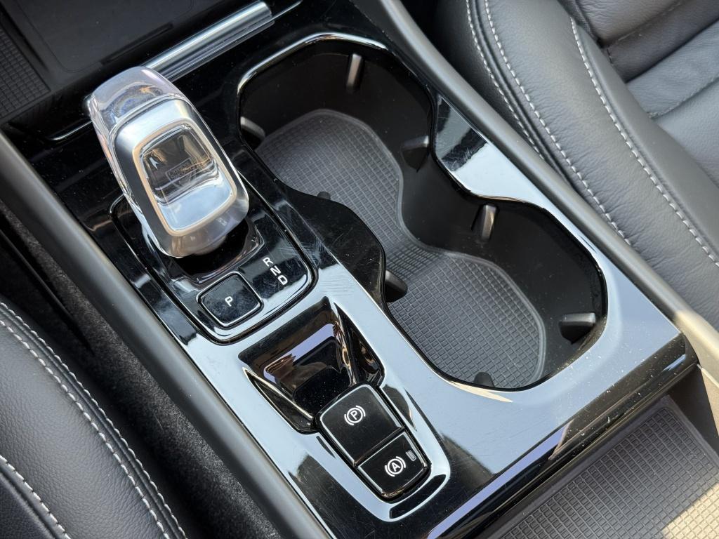 Volvo XC40 t5 262pk recharge ultimate bright| full options !!