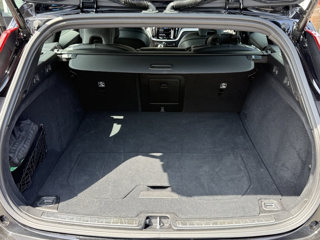 Volvo V60 t6 398pk recharge plus dark| panodak| adap.cruise| trekhaak| cam