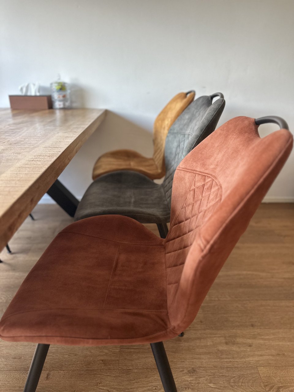 Eettafel hout met 6 stoelen + tv meubel