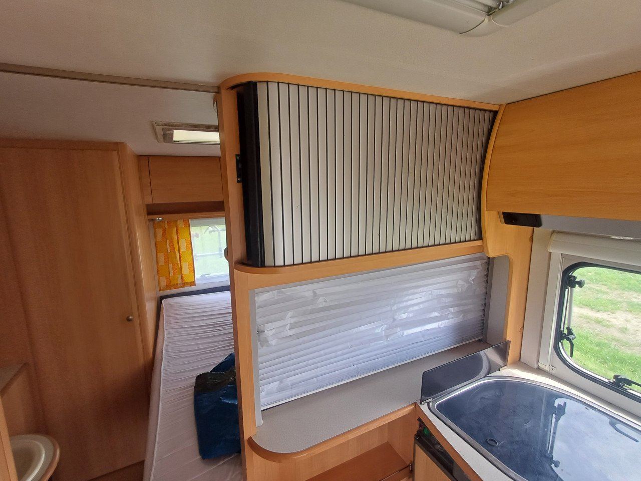 Home car caravan met mover en stalling