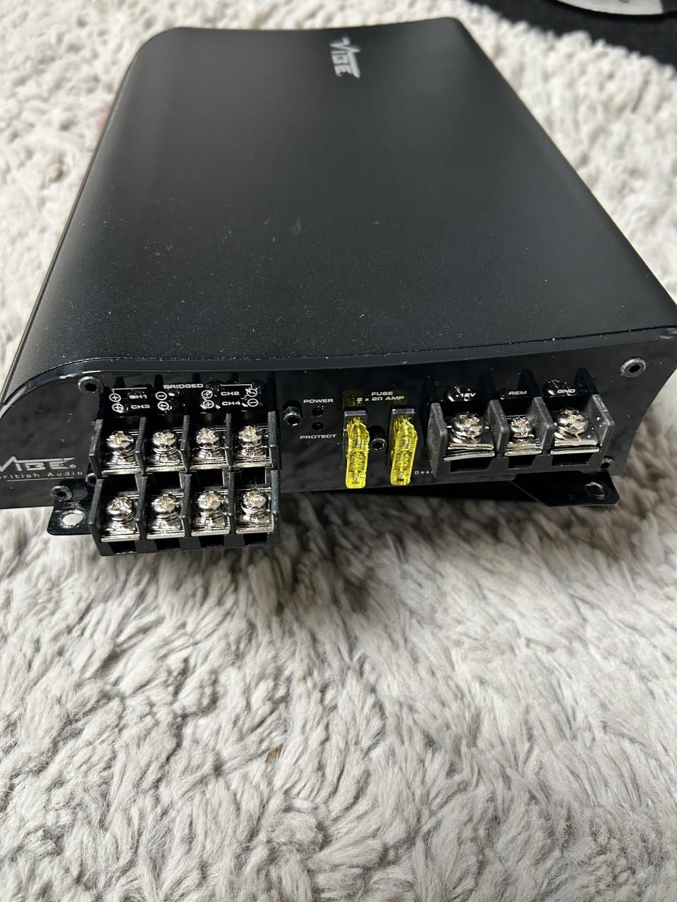 Vibe Audio Auto Versterker en Subwoofer SET