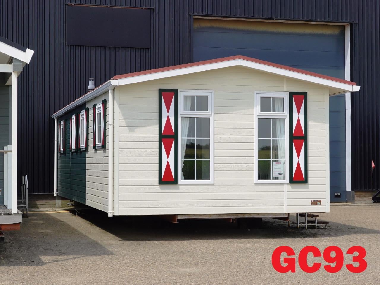 Keurig MAAT chalet met 2 slk, dubbel glas en centrale verwarming te koop