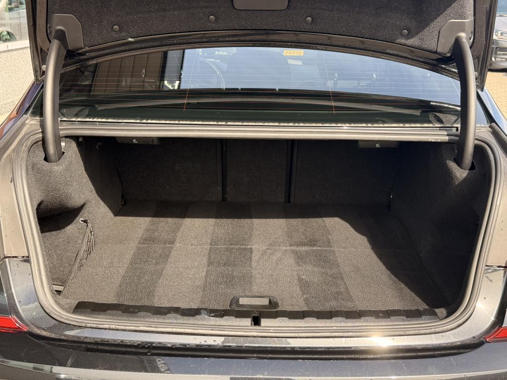 BMW 3-serie 330e m-sport | 360 | pano | leder | acc | stoelverwarming | app