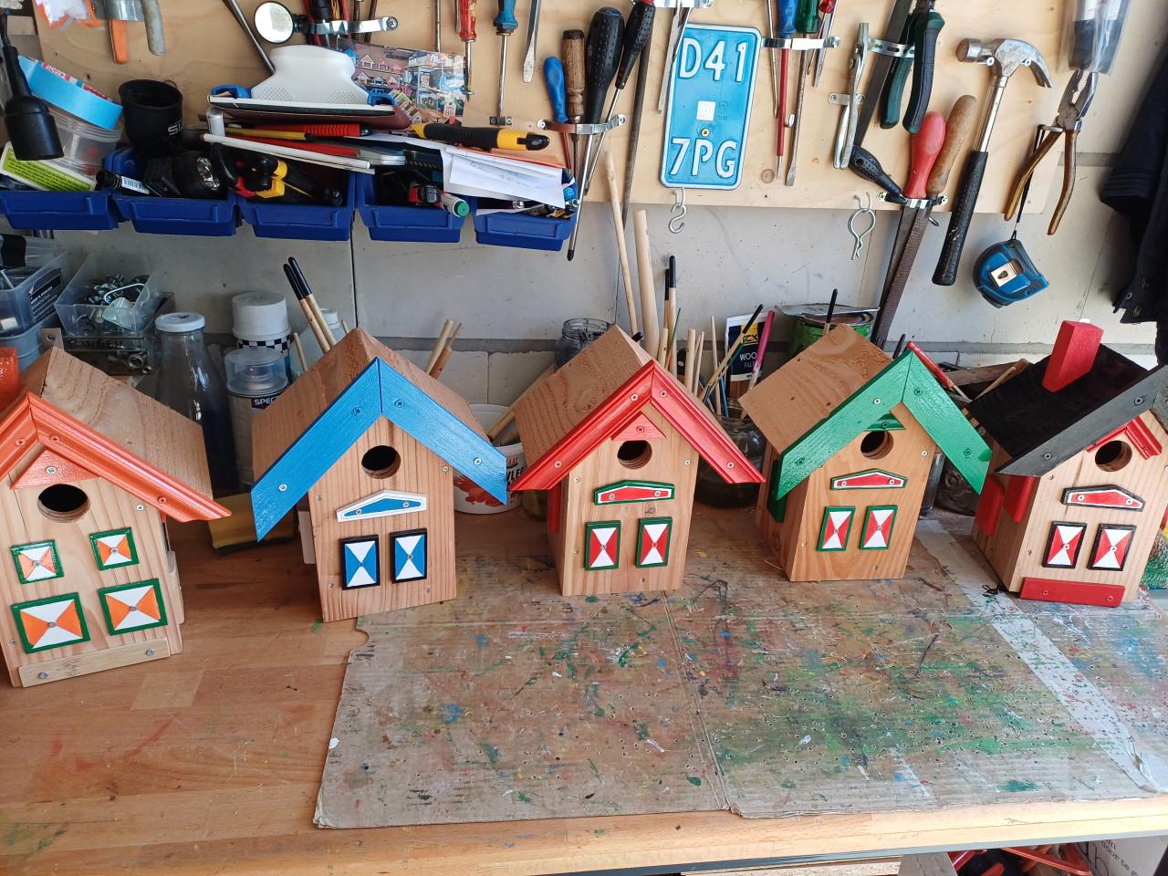 Diverse Wand - Vogelhuisjes :  Voederhuisjes , Nestkastjes etc