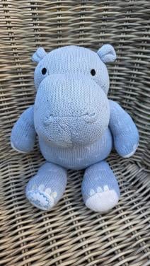 🎈Jollein Soft Knit Knuffel Hippo ( V) in de kleur Soft Blue.