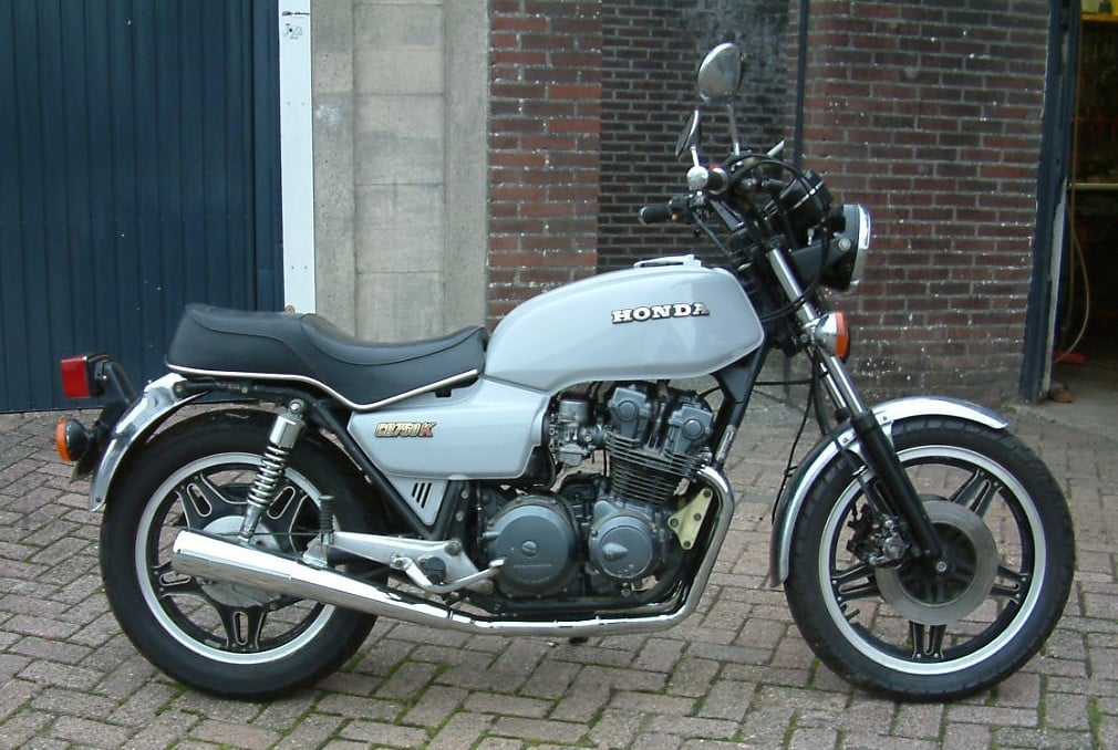 Honda cb 750 K   1980  60000 km -weet niet of ze naar deze motor wel kijken